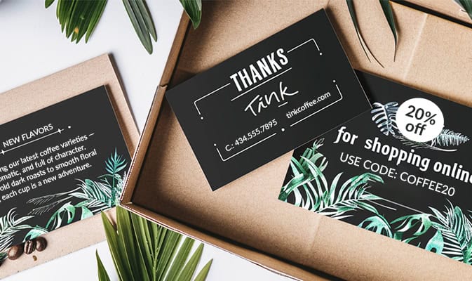 Visitenkarten vs. Postkarten: Was funktioniert besser für Ihr Sommermarketing?