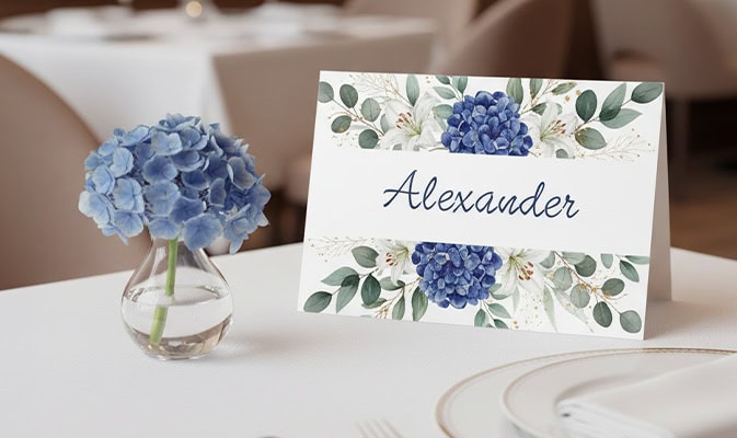 Tischkarten drucken 2026: Formate, Design & Einsatzideen für Events und Gastronomie